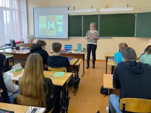 Сотрудники городской библиотеки рассказали ребятам о подвиге Александра Матросова